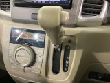 インパネシフトならハンドルからの移動距離が短く操作もスムーズ!また、足元が広くなりすっきりしますので、大柄な方でも快適にお過ごしいただけます。