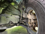 お車を安心してお乗りいただく為には、足回りの定期点検が欠かせません。サービスサポート(有償保証)では無料点検もご提供しており、安心のカーライフをお過ごしいただけるサポート体制が整っています。