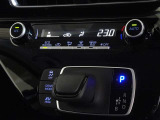 電気式スイッチ採用のエレクトロシフトマチックのシフトレバーです、軽い操作でシフトチェンジができます。