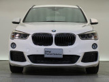 【キドニーグリル】BMWの代名詞。一目見ただけでBMWであると認識できる確固たるアイコンとして存在感を放ちます。
