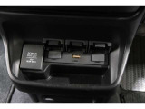 スマートフォンなどの音楽再生が可能なUSB接続ジャック装備車両です♪♪♪
