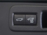 後ろが狭くてもサッと積める。途中で止められる安心のバックドア。後ろの駐車スペースが狭い時に重宝しますよ♪