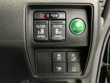 ホンダセンシング装着車となっております。衝突軽減ブレーキ、誤発進抑制機能、歩行者事故低減ステアリング、路外逸脱抑制機能、アダプティブクルーズコントロール、車線維持支援システム他、安全運転を幅広く支援。