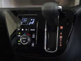 車内を快適に、オートエアコンを装備しています。