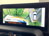 【パノラミックビューモニター】専用のカメラにより、上から見下ろしたような視点で360度クルマの周囲を確認することができます☆縦列駐車や幅寄せ時に活躍してくれます♪