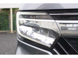 9灯式フルLEDヘッドライトで夜間走行の視認性も高く、先行車や対向車を検知し、オートライトは基より、ハイ/ロービームを自動で切り替える『オートハイビーム』も装備しています。