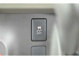 トラクションコントロールとは、すべりやすい路面での発進時や加速時にタイヤの空転を抑え、駆動力確保に貢献する機能です。詳細は販売店スタッフまでおたずねください。