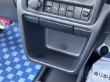 運転席と助手席の間にコンソールボックスが装備!