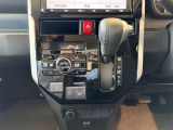 【シフトレバー操作部】快適な車内環境が維持できる「オートエアコン」搭載です☆