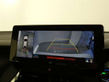 パノラミックビューモニター付きです。車両を上から見たような映像を画面に表示。運転席からの目視だけでは見にくい、車両周辺の状況をリアルタイムでしっかり確認できます。