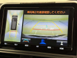 後方の見える安心をお届けするバックガイドモニター付:バックするときのアシストラインもあって楽々バック!車庫入れや縦列駐車をサポートし、苦手な駐車も安心です!今やもう手放せない装備ですネ♪