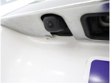 バックカメラが付いているので後方確認が非常にしやすいです。今や運転初心者も熟練者も必須装備!ついていて損はないですね♪