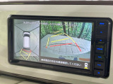 【パノラマモニター】専用のカメラにより、上から見下ろしたような視点で360度クルマの周囲を確認することができます☆死角部分も確認しやすく、狭い場所での切り返しや駐車もスムーズに行えます。