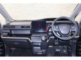 操作性に優れた運転席となります!小物入れや各ボタンの配置にこだわり、使いやすいです!座り心地もよく視認性も良好なのでロングドライブもお任せ下さい!