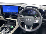 上質で落ち着いた印象のインパネ。視界も広々で運転しやすいです。