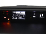 とっても見やすいメーターです。夜間時はラグジュアリーな気分にさせてくれる照明が魅力ですので、夜のドライブも楽しみになりますよ♪