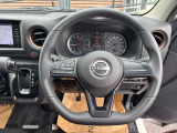 運転中のオーディオ操作は、ステアリングで行いましょう。安全運転で。
