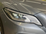 【三眼LEDヘッドライト】スタイリッシュな見た目の三眼LEDヘッドライトを装備♪スタイルだけでなく、夜間の走行も視界良好で安心してお乗りいただけます。