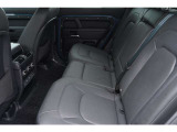 禁煙車として入庫しておりますので、いやな匂いや使用感もありません。自動車工学で造形された、伝統と新しさを兼ね備えたラグジュアリーな空間でドライビングをお楽しみください。