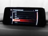 Bluetoothに接続することで、スマートフォンに入っている音楽アプリを車内で楽しめたり、通話が出来ます♪