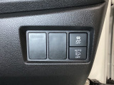VSA装備車です。VSAはドライバーの操作と車の動きを見守っています。もし車の挙動が乱れたとき、4輪別々にブレーキをかけたり、エンジンパワーをしぼることによって車を安定させます。