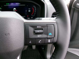 プロパイロット搭載!エクストレイルがアクセル、ブレーキを自動でコントロールして前のクルマとの車間距離を保つ手助けをします。