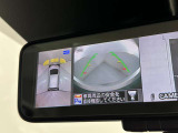 ルームミラーにクリヤーなカメラ映像で後方視界サポート!車両周囲安全確認にも役立つ、アラウンドビューモニター映像 スマート・ルームミラー装備!
