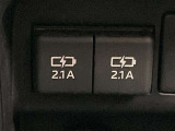 2.1A充電がついています。