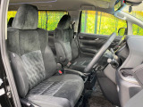 運転席シート廻りは使用感も少なく、良好な状態となっています。前オーナー様が丁寧に使っていたことがよくわかりますね。