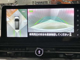 【アラウンドビューモニター】車を上から見下ろしているかのような映像で周囲の状況がひと目で確認、狭い駐車場に駐車するときも安心です♪