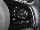 ◆アダプティブクルーズコントロール◆予め設定した車速内でクルマが自動的に加減速。前走車との適切な車間距離を維持しながら追従走行します。【LKAS】車線維持支援システムでステアリング操作を支援。