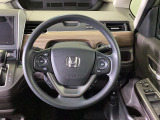 ステアリングスイッチでオーディオ各種操作が可能で、運転に集中できます。安心・安全・快適なドライブをお楽しみいただけます。