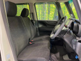 運転席シート廻りは使用感も少なく、良好な状態となっています。前オーナー様が丁寧に使っていたことがよくわかりますね。