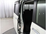 両側パワースライドドア付きだから、狭い駐車スペースなどでの 乗り降りラクラク!小さなお子さまのいるご家庭には嬉しい装備。