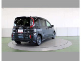 4WDには高級車に使用されるダブルウィッシュボーンサスペンションを採用。