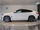 【XDrive】強大なパワーをXdriveシステムが瞬時に理想的な可変配分を行い、かつてない安心・快適・スポーティな走りを約束します。走行状況に応じてトルク配分を最適化してくれる優れものです!