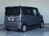 バックカメラが付いているのでバックでの車庫入れも安心です。