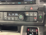 運転席側にはシートヒーターが付いています!寒い日に便利な装備ですね。