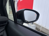 BSW(後側方車両検知警報)ブザーとともに、ブレーキを制御することで車両をもとの車線内に戻すような力を短時間発生させ、車両との接触を回避するようドライバーのステアリング操作をアシストします。