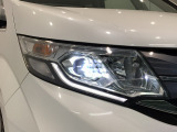 【LEDヘッドライト】大光量で夜道や雨の日の安心感を高めるLEDヘッドライト。周囲の明るさに応じて自動点灯・消灯/ライトの消し忘れも防げるオートライトコントロール付!