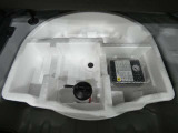 最近はパンク修理キットが標準ですね。タイヤの無い分軽量化と収納スペース確保できますね。