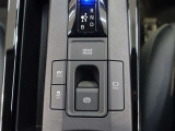 オートホールドは、ブレーキペダルから足を離しても車を停止状態に保つ機能で、運転の負担を軽減してくれますよ♪