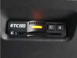 ◆ETC2.0装着◆進化したドライブ体験。料金収受システムだけだったETCが生まれ変わって、高速道路を賢く使うETC2.0に進化しました。多彩な情報サービスが便利で快適なドライブ体験を提供します。