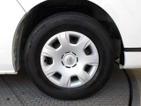 タイヤサイズは195/80R15です