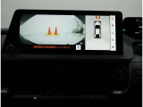 パノラミックビューモニター装備!トップビュー&フロントビュー・車両に取り付けたフロント、サイド、バックカメラの映像を合成して画面上に表示させることで、低速時の運転を補助する装置です。