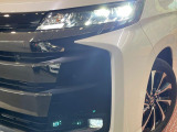 【LEDヘッドライト】悪天候や夜間走行時も良好な視界を確保し安心して運転できる高輝度LEDヘッドライトを装備!点灯速度が早く、消費電力も抑えられています。