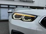 また、BMW正規認定中古車は、エマージェンシーサービスが自動付帯。24時間365日、皆様のカーライフをサポート致します。確かな安心のうえで、「駆けぬける歓び」をご堪能ください。