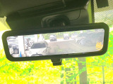 【デジタルインナーミラー】後席の大きな荷物や同乗者で後方が確認しづらい時でも安心!カメラが撮影した車両後方の映像をルームミラー内に表示。クリアな視界で状況の確認が可能です!