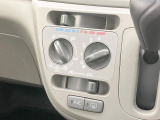 寒い冬も暑い夏も全席に快適な空調を届けてくれる、ダイヤル式エアコンを装備♪