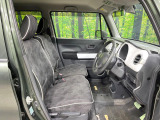 運転席まわりには十分なスペースがあり、大柄な方でもゆったり運転していただける環境です。
